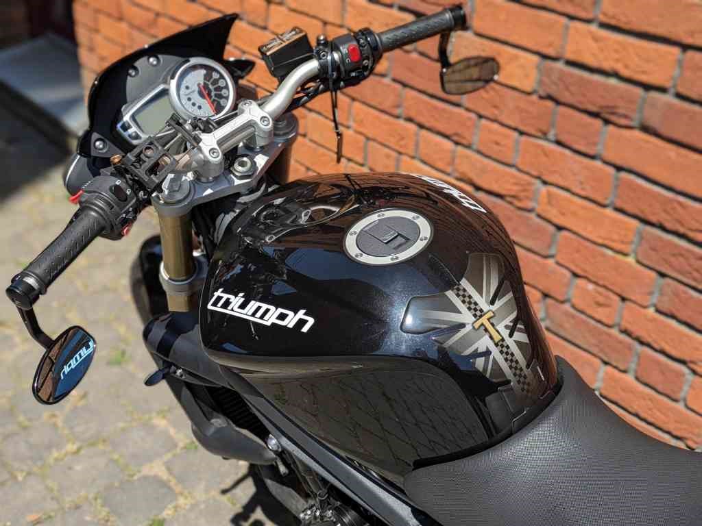 Triumph STREET TRIPLE R