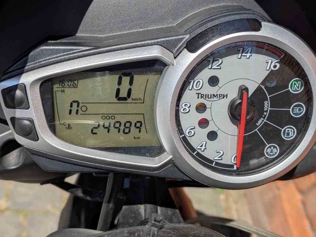 Triumph STREET TRIPLE R