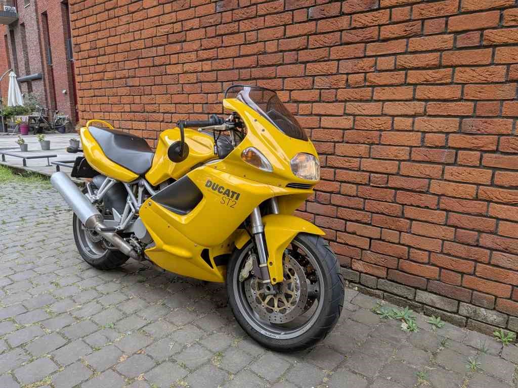 Ducati 944 ST2